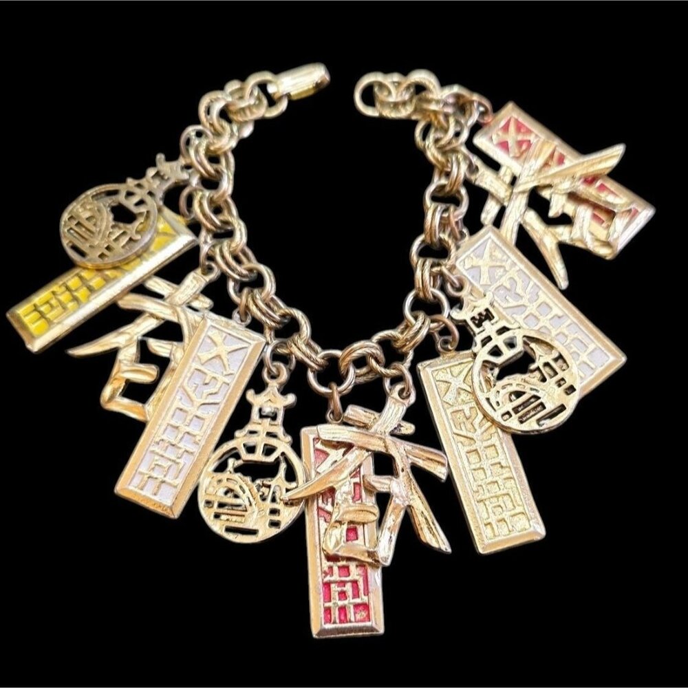 Vintage Probably Art Asian Charm Bracelet (A7974)